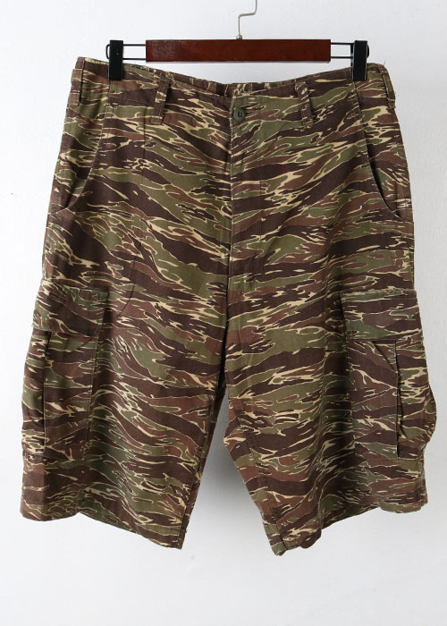tiger camo shorts (30)