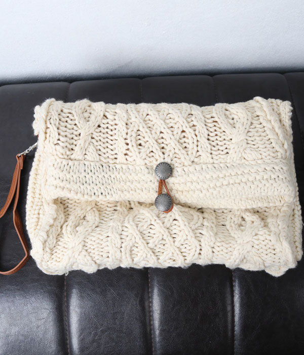 knit clutch