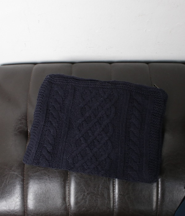 COEN knit clutch