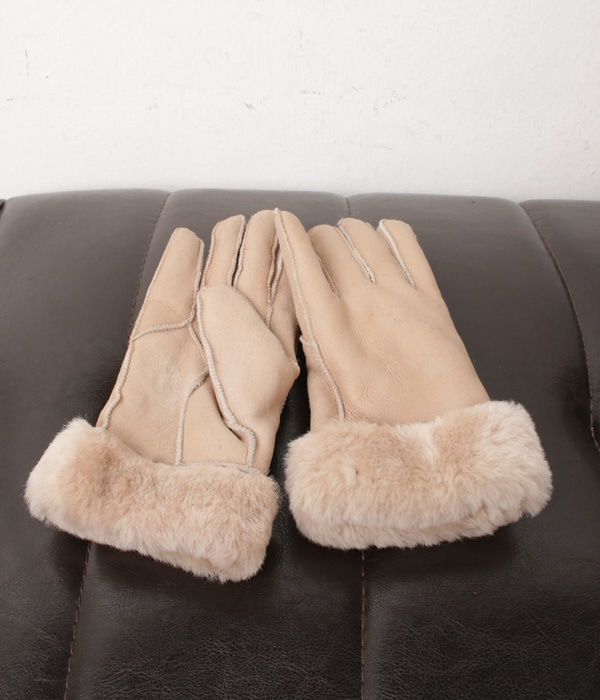 mouton glove