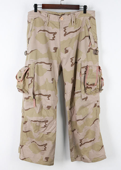 military cargo pants (~36)